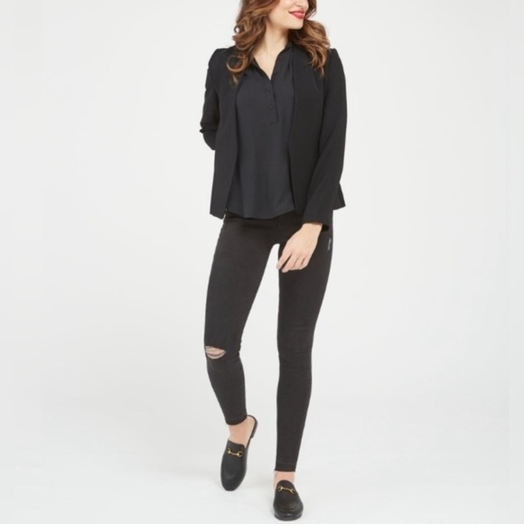 NEW WITH TAGS Spanx Black Distressed Denim Cropped Leggings, Size Medium - Picture 1 of 7